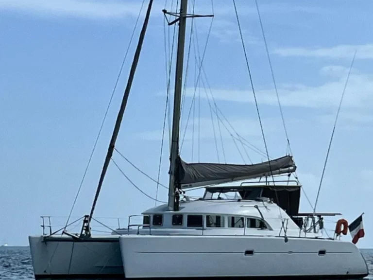 Wynajem Katamaran Lagoon z patentem 