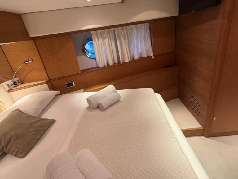 Wynajem Luksusowy jacht Aicon z patentem 