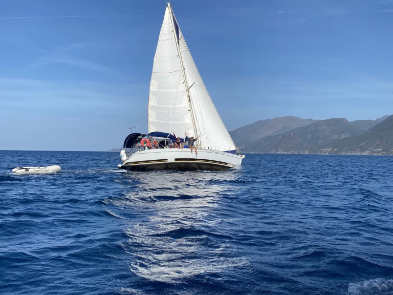 Jeanneau Sun Odyssey 40 DS między profesjonalistami a osobami prywatnymi w Saint-Florent