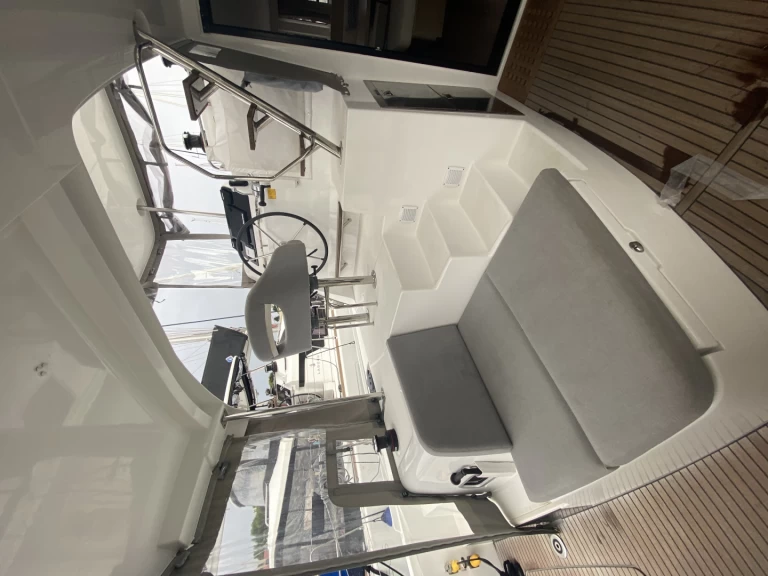 Wynajem Katamaran Lagoon z patentem 