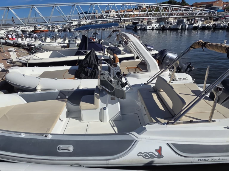 Wynajem w Saint-Florent- MV Marine 800 na SamBoat