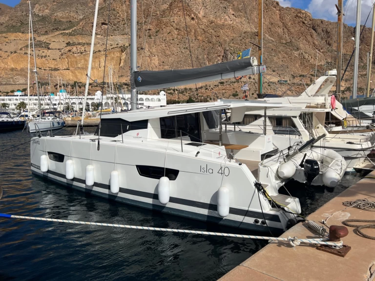 Wynajem Katamaran Fountaine Pajot z patentem 