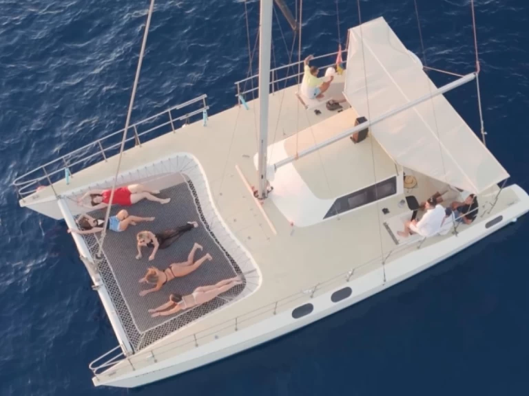Wynajem Katamaran Fountaine Pajot z patentem 