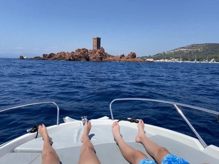 Wynajmij Bénéteau Flyer 650 Sun Deck w Mandelieu-la-Napoule