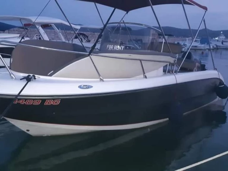 Wynajmij Fisher 20 DECK w Biograd na Moru