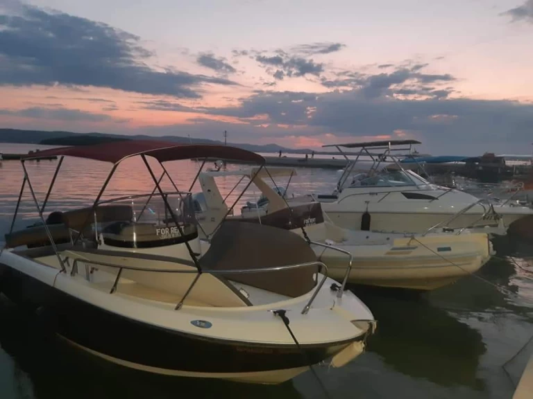Wynajem łodzi Biograd na Moru tanio 20 DECK
