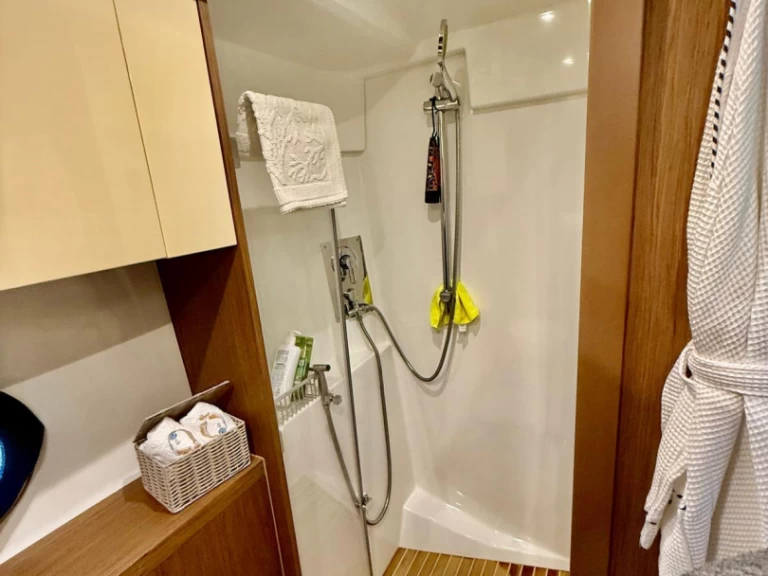 Motorówka do wynajmu w Porto Badino w najlepszej cenie