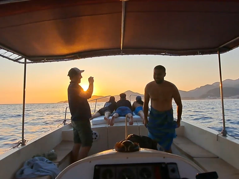 Wynajem Motorówka Navar z patentem 