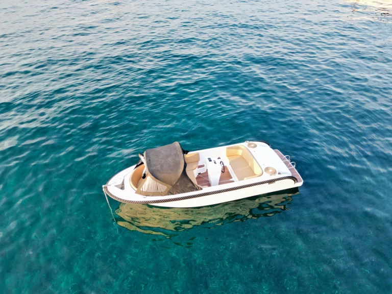 Wynajem Motorówka BRB z patentem 