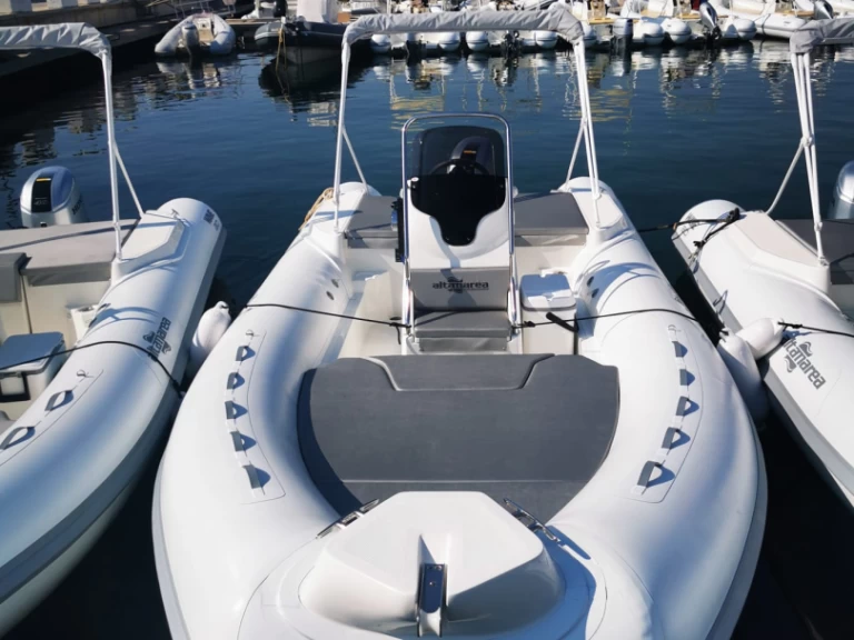 Altamarea Wave 20 między profesjonalistami a osobami prywatnymi w Palermo