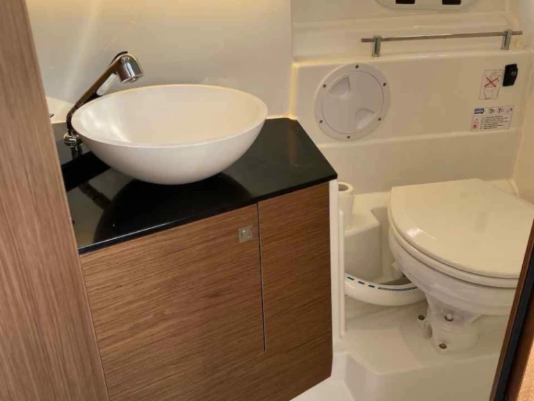 Motorówka do wynajmu w Genova w najlepszej cenie