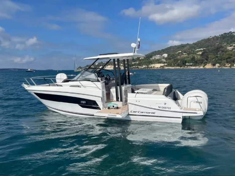 Wynajmij Jeanneau Cap Camarat 9.0 WA Série 2 w Golfe-Juan