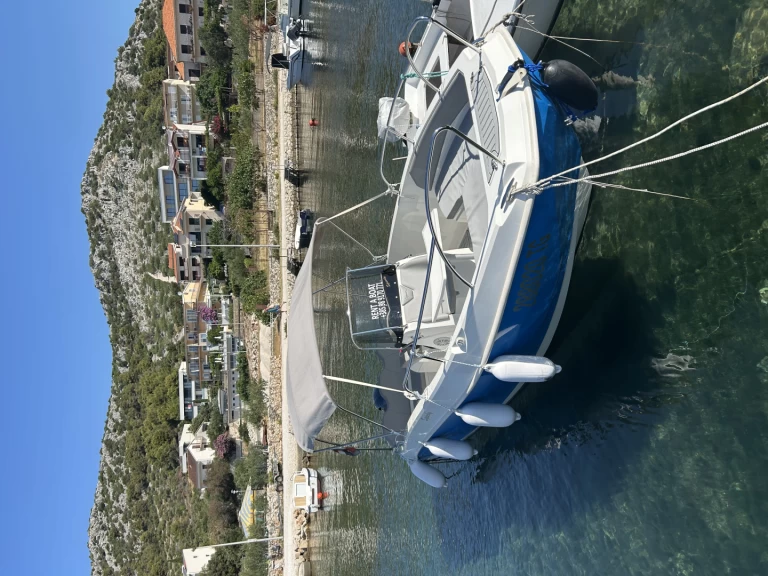 Cantiere Nautico Speedy Cayman 585 między profesjonalistami a osobami prywatnymi w Trogir