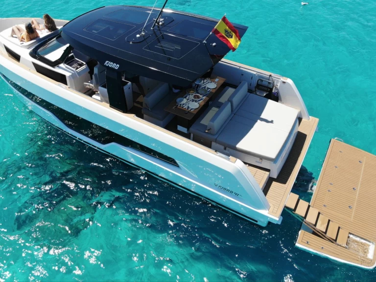 Wynajem Motorówka Fjord z patentem 