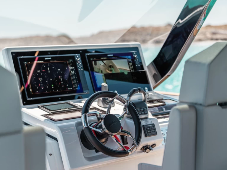 Motorówka do wynajmu w Ibiza Town w najlepszej cenie