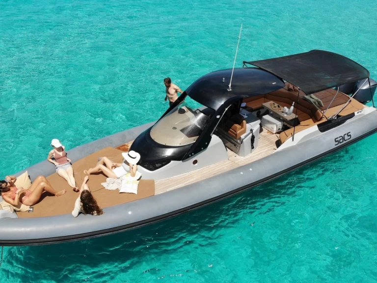 Sacs Strider 13 między profesjonalistami a osobami prywatnymi w Ibiza Town