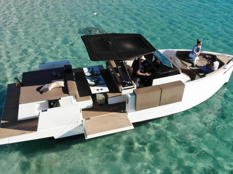 Wynajmij De Antonio D34 w Ibiza Town