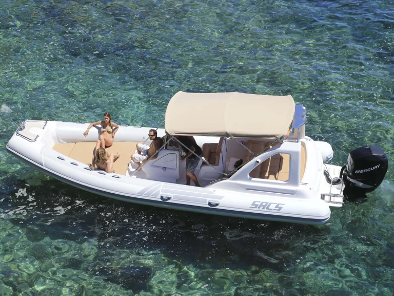 Sessa Marine Key Largo 30 między profesjonalistami a osobami prywatnymi w Ibiza Town