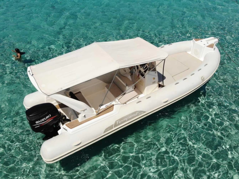 Wynajem Motorówka Capelli z patentem 