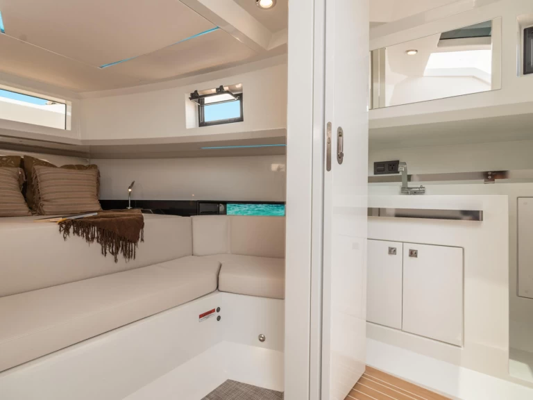 Wynajmij De Antonio d36 w Ibiza Town