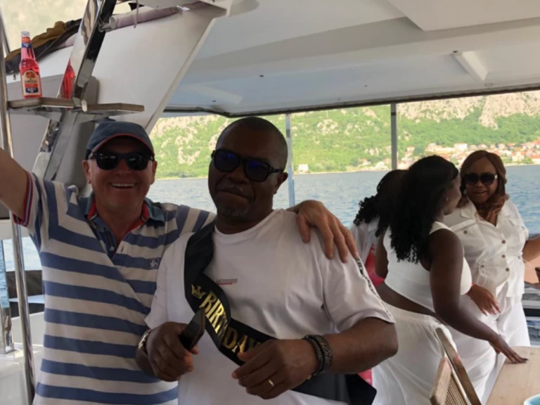 Wynajem Katamaran Fountaine Pajot z patentem 