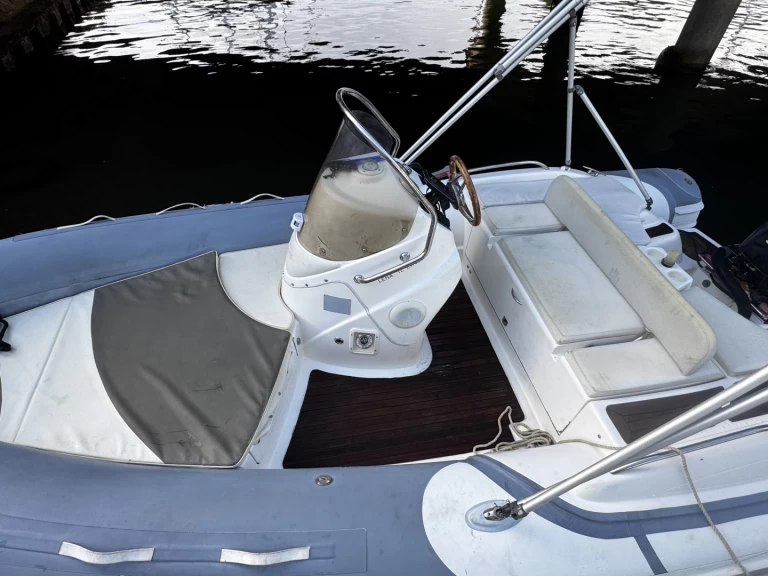 Wynajmij Łódż półsztywna z lub bez skippera Joker Boat w Hyeres