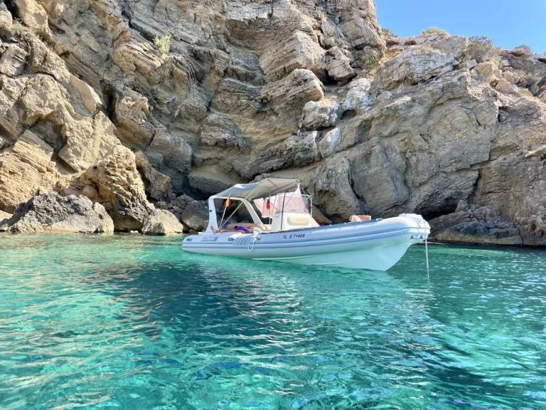 Wynajem Łódż półsztywna Lomac z patentem 