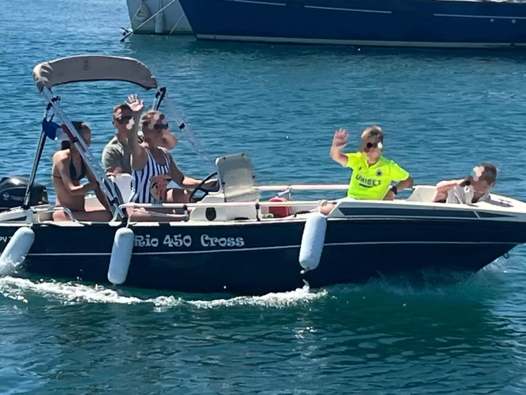 Wynajem Motorówka Rio Yachts z patentem 