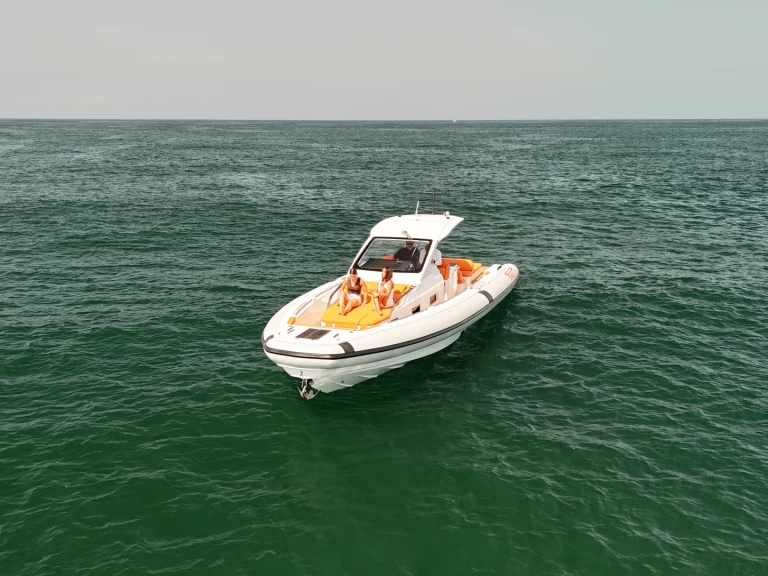 Wynajmij Pirelli 42 EFB w Neapol