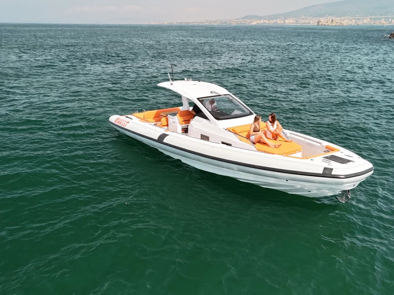 Wynajem łodzi Neapol tanio 42 EFB