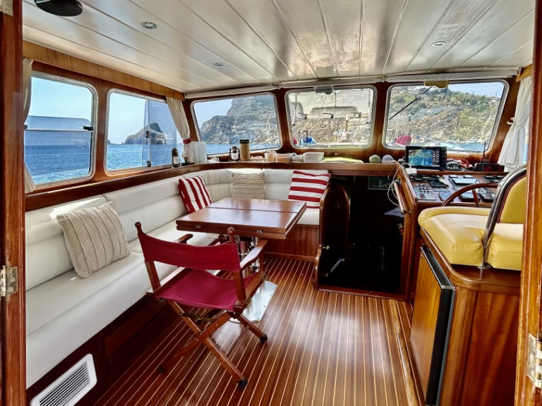 Wynajem Motorówka Menorquin-Yachts z patentem 