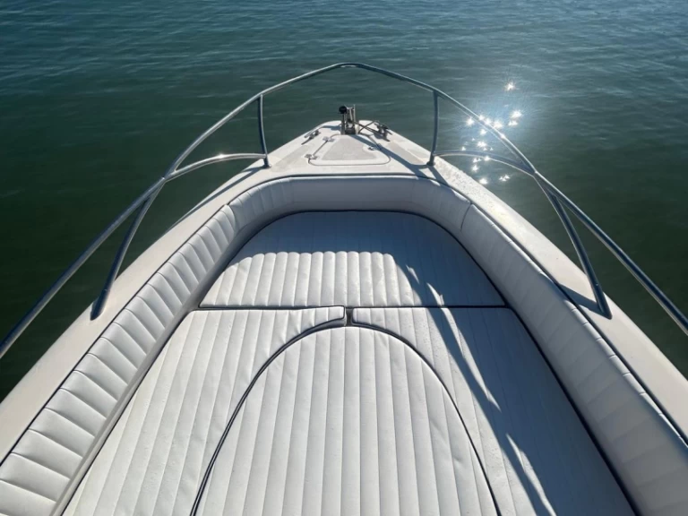 Wynajem Motorówka Mano Marine z patentem 