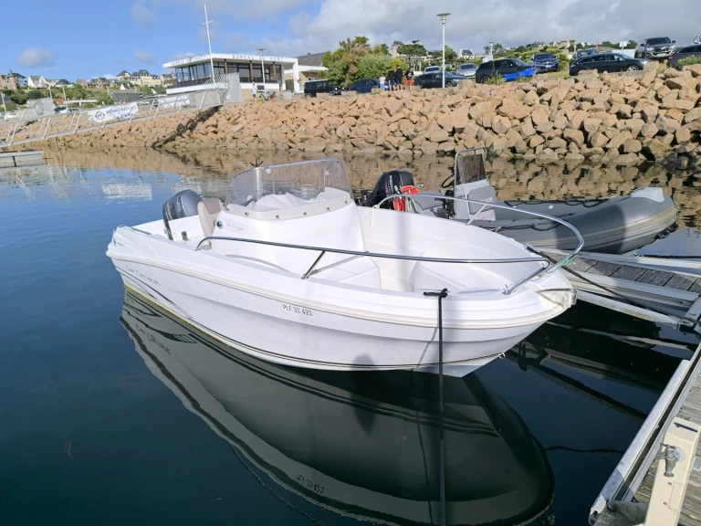 Jeanneau Cap Camarat 5.5 CC Style między profesjonalistami a osobami prywatnymi w Trébeurden