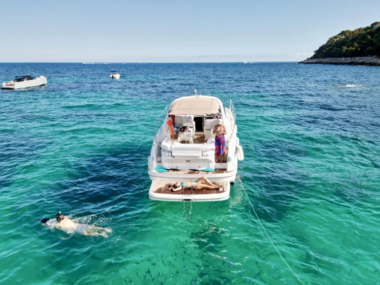 Wynajmij Bavaria Bavaria 400 Sport w Saint-Jean-Cap-Ferrat