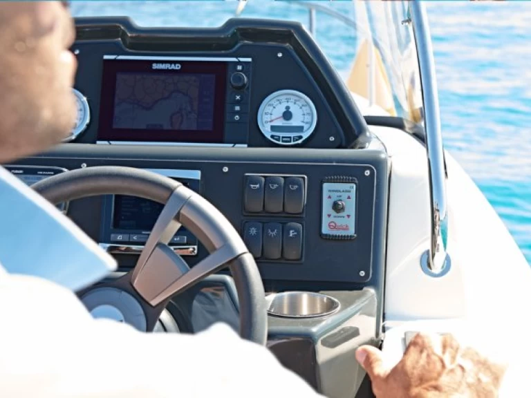 Wynajem Motorówka Quicksilver z patentem 