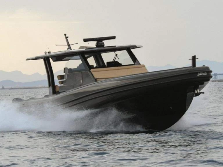 Sea Water Kymera 53 między profesjonalistami a osobami prywatnymi w Bonifacio