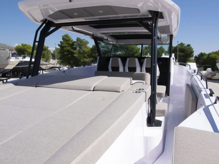 Axopar Axopar 45 Cross Top między profesjonalistami a osobami prywatnymi w Donji Seget