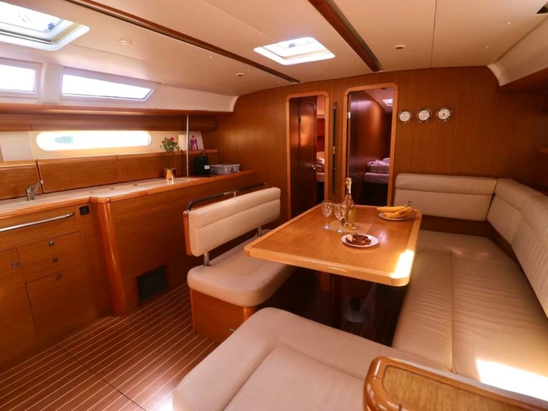 Wynajmij Jeanneau Sun Odyssey 49i Performance w Kuşadası