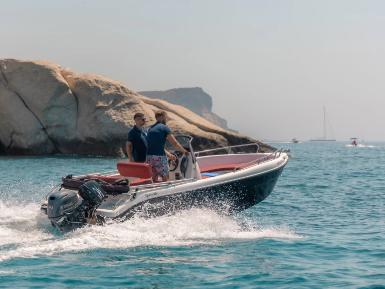 Motorówka do wynajmu w Agía Kiriakí w najlepszej cenie