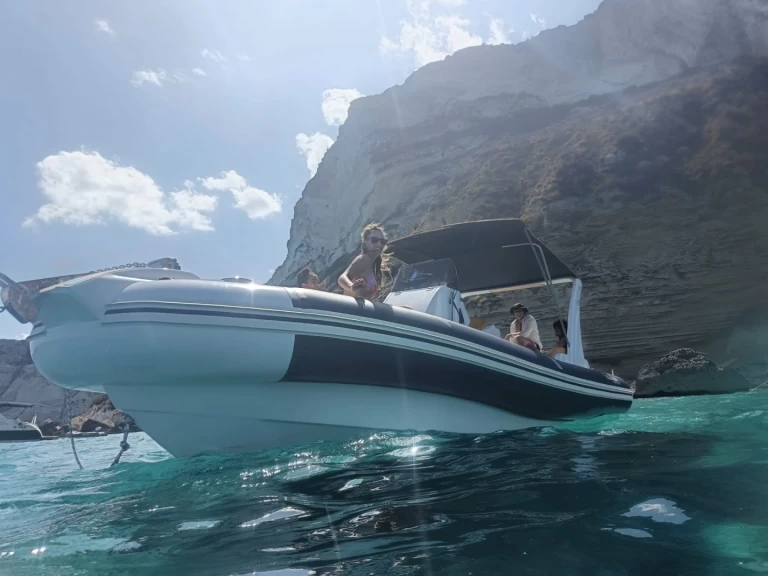 Łódż półsztywna do wynajmu w Cagliari w najlepszej cenie