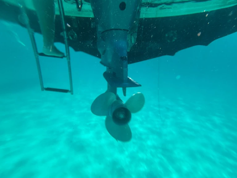 Łódż półsztywna do wynajmu w Mandelieu-la-Napoule w najlepszej cenie