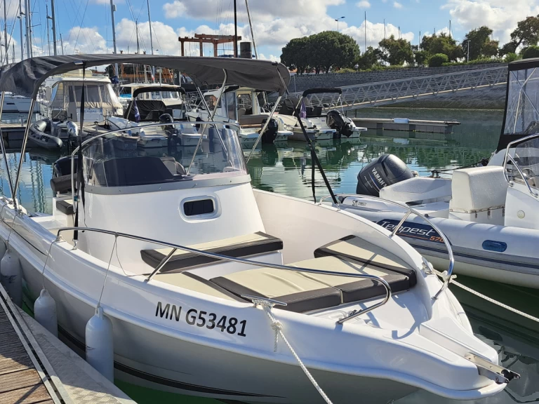 Wynajem Motorówka B2 Marine z patentem 