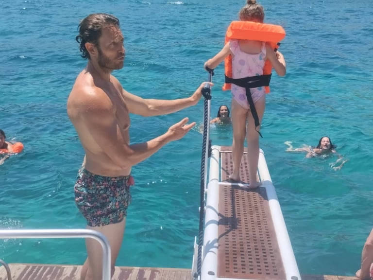 Wynajmij Comar Clanship 42 FB w Catania