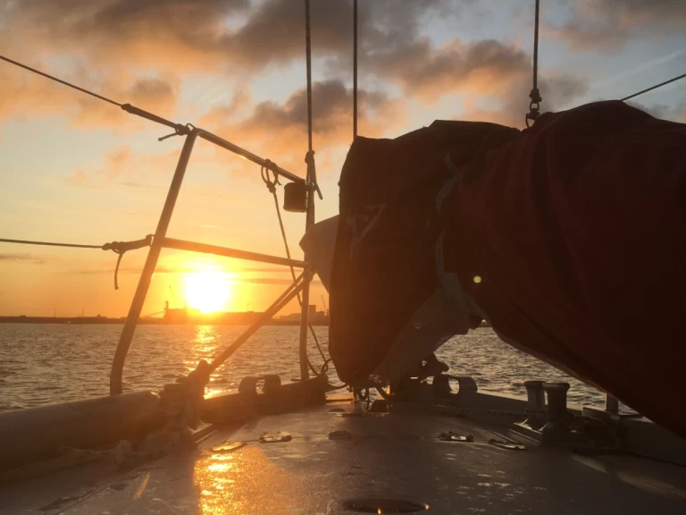 Żaglowiec do wynajmu w La Rochelle w najlepszej cenie