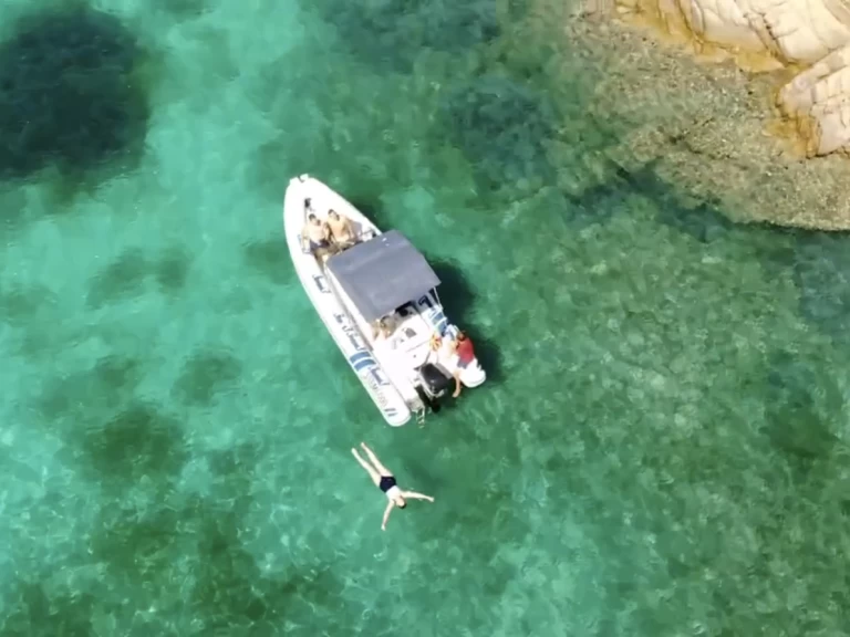 Łódż półsztywna do wynajmu w Palau w najlepszej cenie