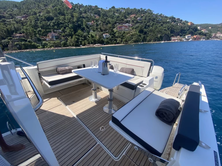 Motorówka do wynajmu w Port La Napoule w najlepszej cenie