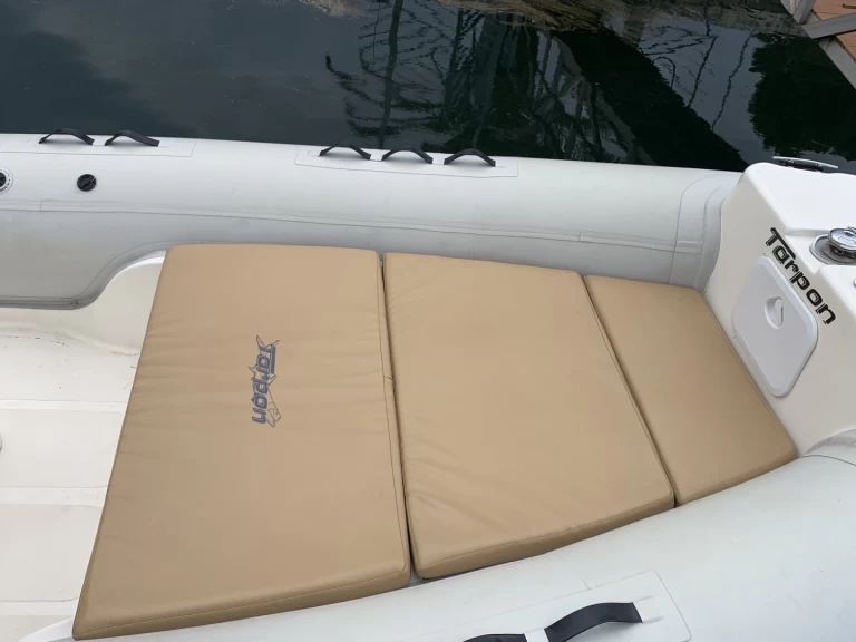 Rodman Tarpon 790 LX między profesjonalistami a osobami prywatnymi w Santander