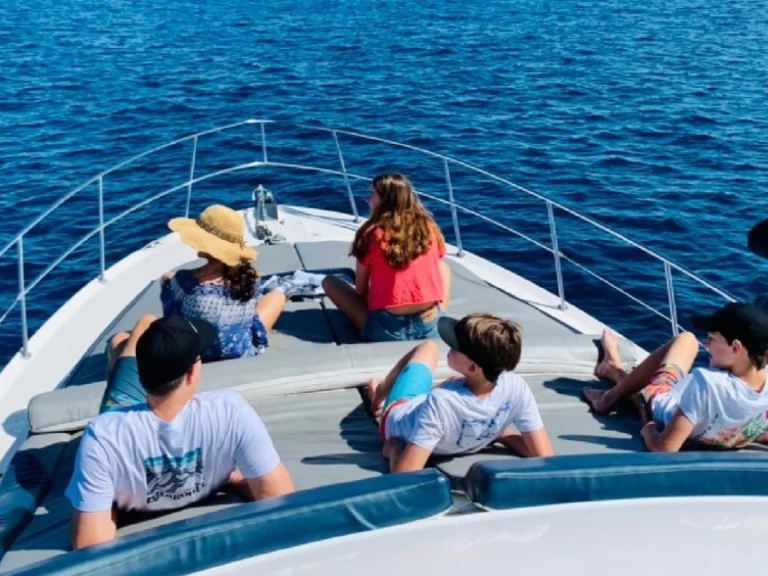 Wynajmij Sea Ray Sea Ray 400 Sedan Bridge w Świat