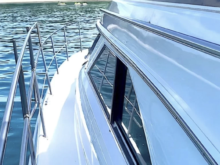 Wynajem Motorówka w Świat - Sea Ray Sea Ray 400 Sedan Bridge