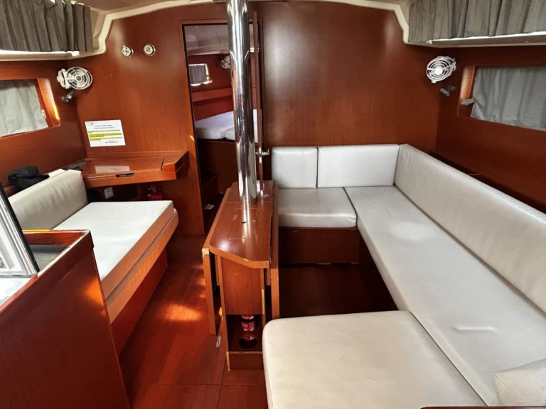 Wynajem łodzi Bénéteau Oceanis 41.1 w Gouvia na SamBoat 